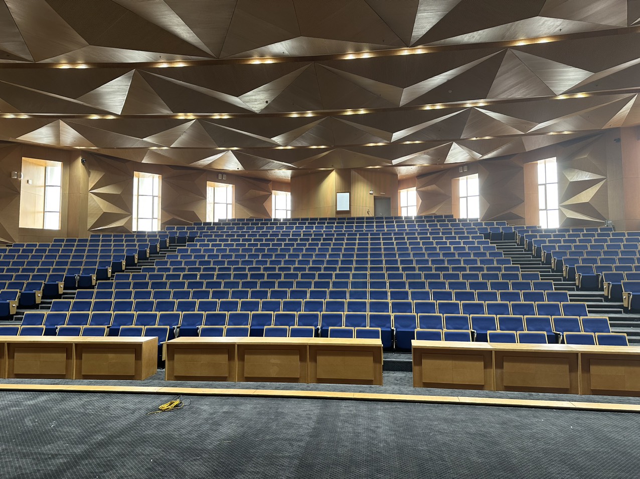 Thi công trang âm Học viện Chính sách và Phát triển – Hà Nội